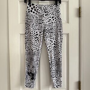 Women’s Betsey Johnson Black & White Leopard Print Leggings, Size S.